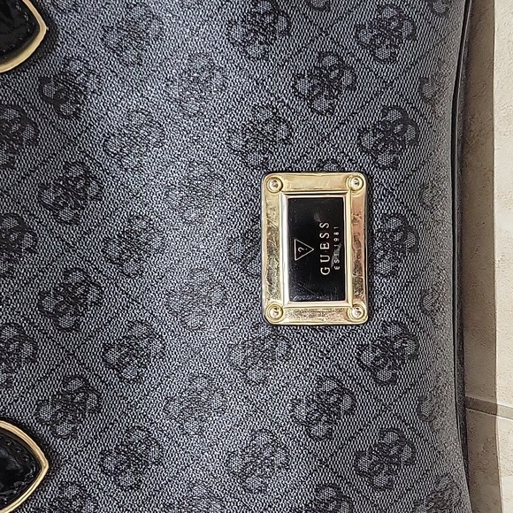 Guess Purse - Picture 2 of 7